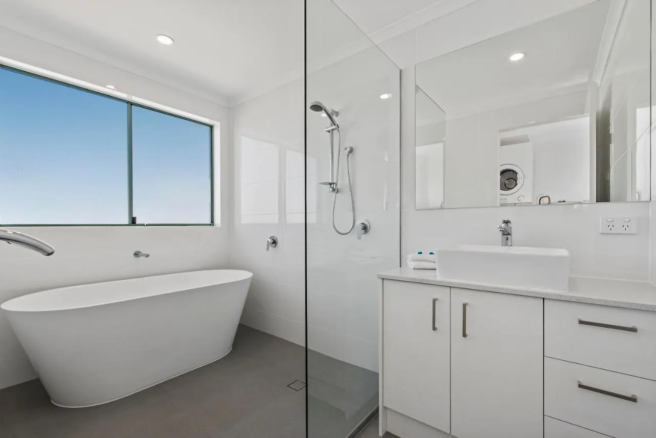 Sunshine Towers Boutique Apartments Maroochydore 3*,